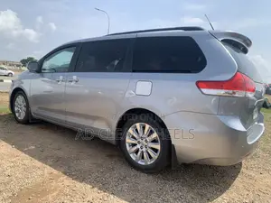 Toyota Sienna XLE 8 Passenger 2011 Silver