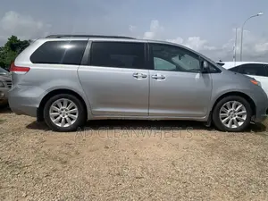 Toyota Sienna XLE 8 Passenger 2011 Silver
