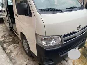 Toyota HiAce 2013 White