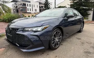 Toyota Avalon XSE FWD Sedan (3.5L V6 8A) 2019 Blue