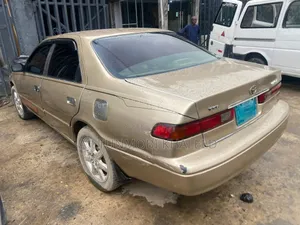 Toyota Camry Automatic 1999 Gold