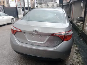 Toyota Corolla 2016 Brown