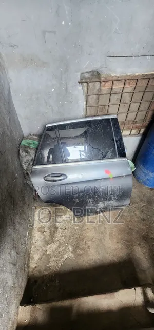 Glc300 2018 Coupe Back Passenger Doors
