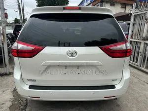 Toyota Sienna 2017 White