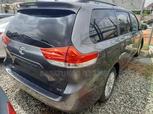 Toyota Sienna 2012 Gray