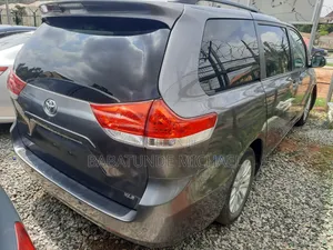 Toyota Sienna 2012 Gray