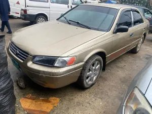 Toyota Camry Automatic 1999 Gold