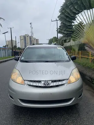 Toyota Sienna LE 4WD 2007 Gold
