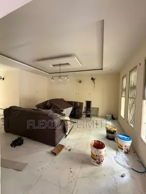4bdrm Townhouse / Terrace in Agungi for rent