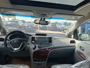 Toyota Sienna 2011