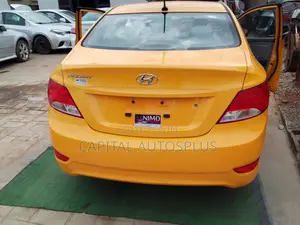 Hyundai Accent SE Sedan 2017 Yellow