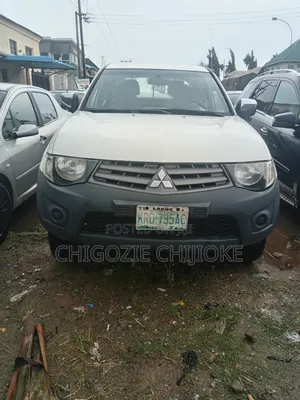 Mitsubishi L200 2012 White