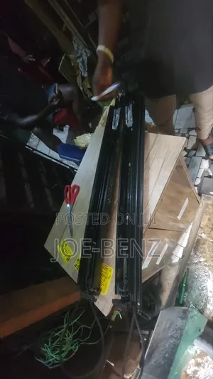 C300 2017 Roof Rail Mechanisms