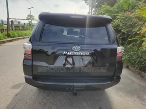 Toyota 4-Runner SR5 2021 Black