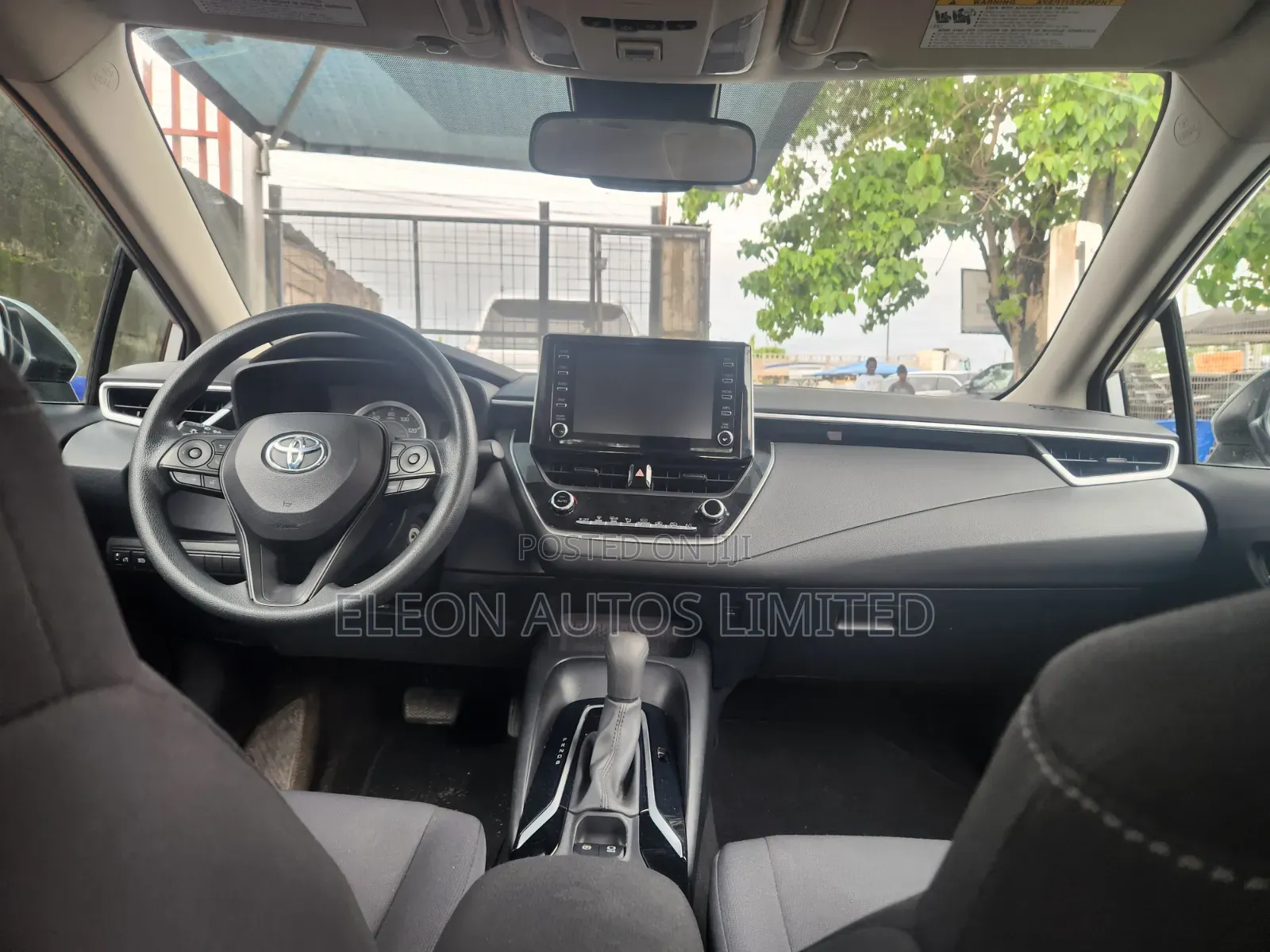 Toyota Corolla LE 2021 Silver