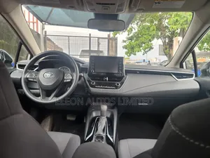 Toyota Corolla LE 2021 Silver