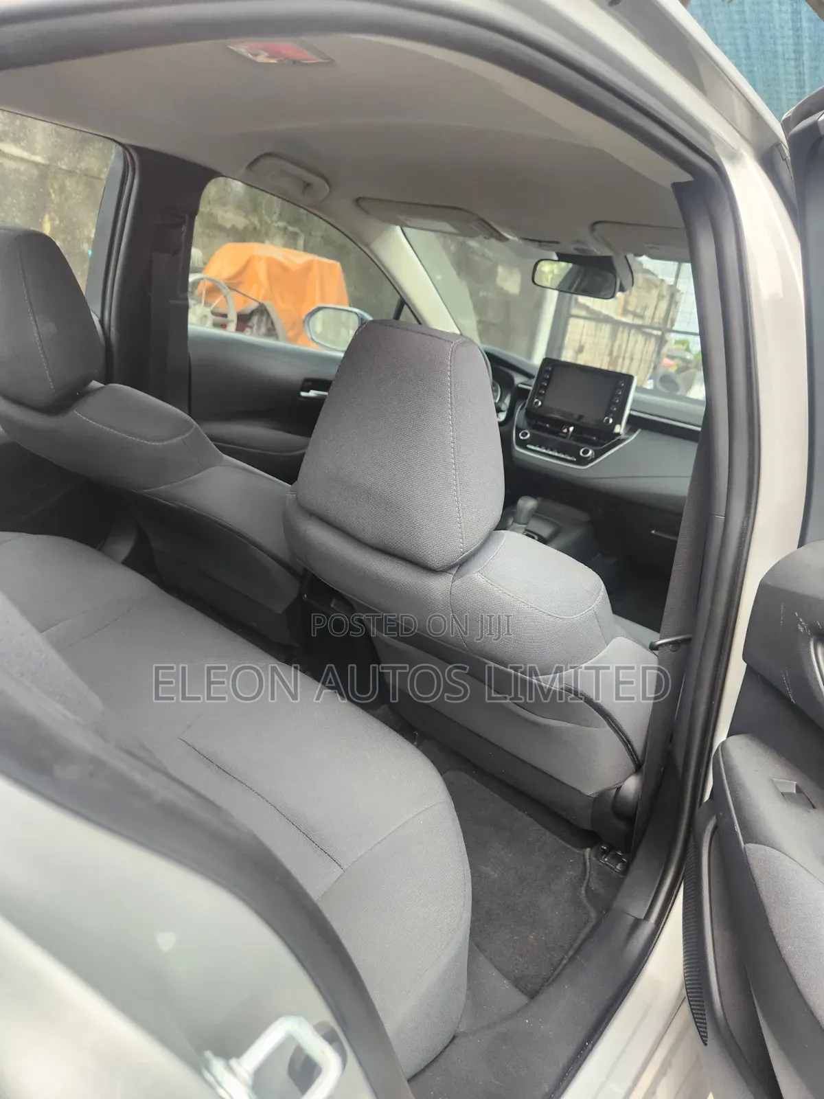 Toyota Corolla LE 2021 Silver