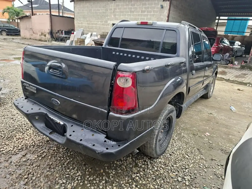 Ford Explorer 2005 Gray