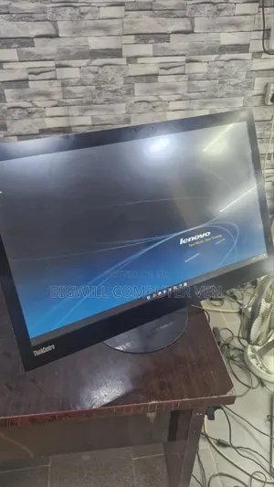 Desktop Computer Lenovo ThinkCentre 24 8GB Intel Core i5 SSD 256GB