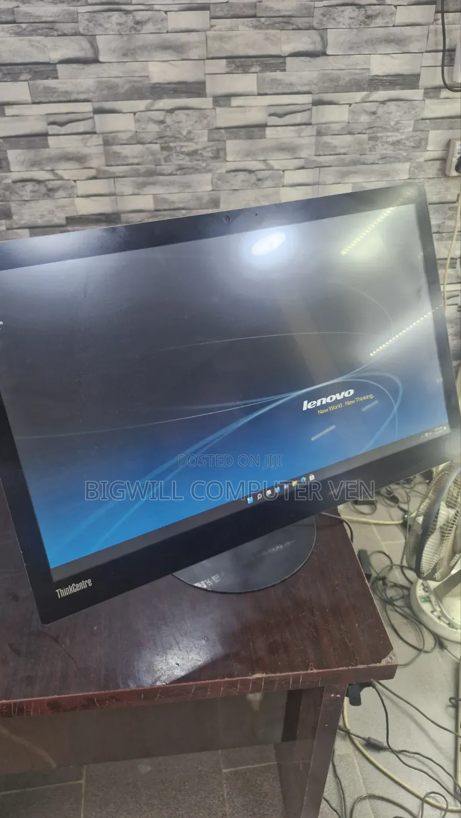 Desktop Computer Lenovo ThinkCentre 24 8GB Intel Core i5 SSD 256GB
