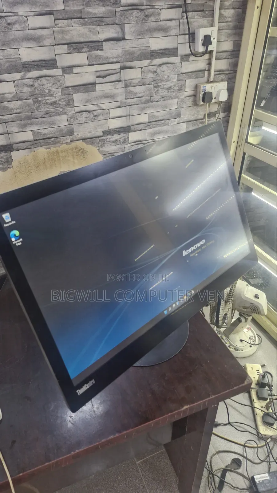 Desktop Computer Lenovo ThinkCentre 24 8GB Intel Core i5 SSD 256GB