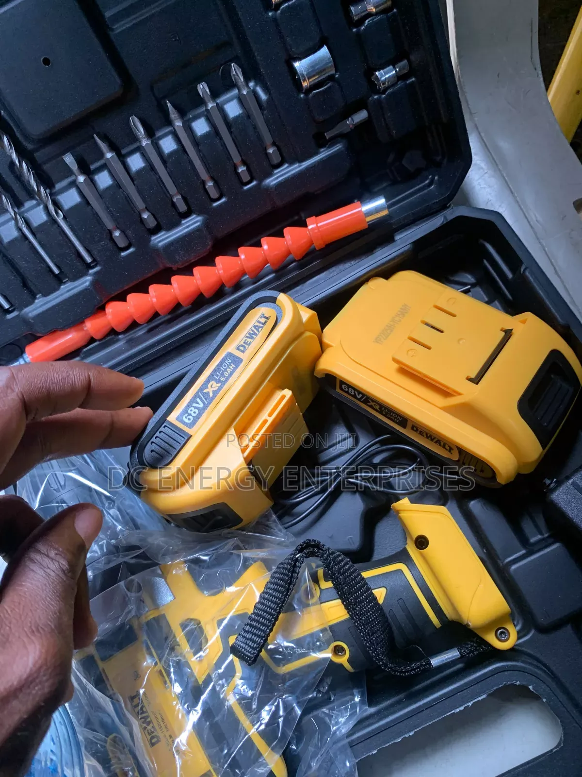 De Walt Drilling Machine ( Comes With Double Battery)