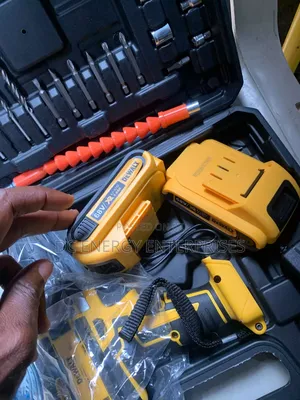 De Walt Drilling Machine ( Comes With Double Battery)