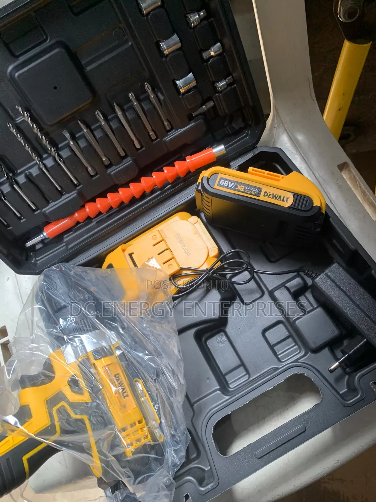 De Walt Drilling Machine ( Comes With Double Battery)