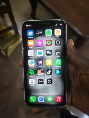 Apple iPhone XR 64 GB White