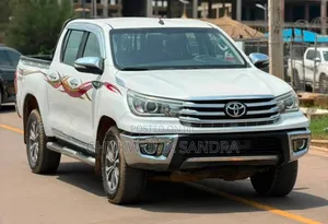 Toyota Hilux 2019 White