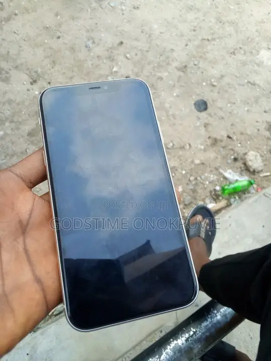 Apple iPhone 11 64 GB White
