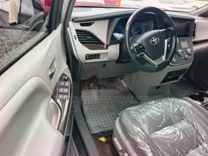 Toyota Sienna 2015 Silver