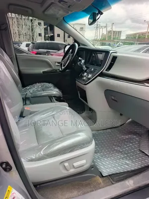 Toyota Sienna 2015 Silver
