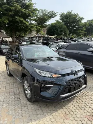 Toyota RAV4 XLE Premium 2021 Blue