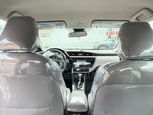 Toyota Corolla LE 4dr Sedan (1.8L 4cyl CVT) 2017