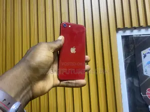 Apple iPhone SE (2022) 64 GB Red