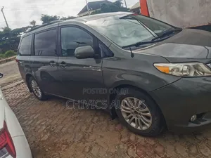 Toyota Sienna 2012 Gray