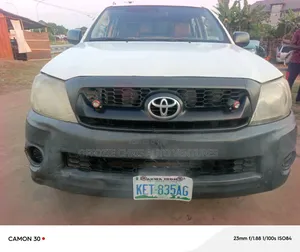 Toyota Hilux 2011 White