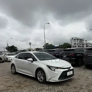 Toyota Corolla SE 2021 White