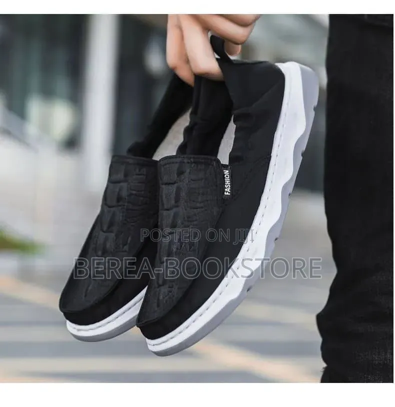 Classic Men's Sneakers
