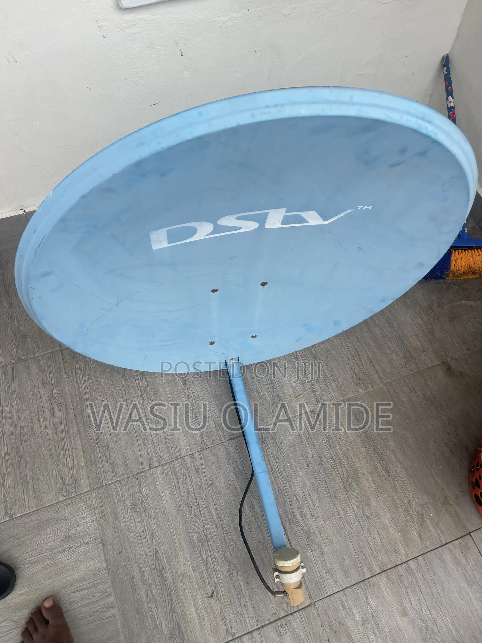 DSTV HD Decoder With the Dish and Accessories