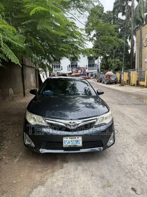 Toyota Camry XLE V6 4dr Sedan (3.5L 6cyl 6A) 2013 Green