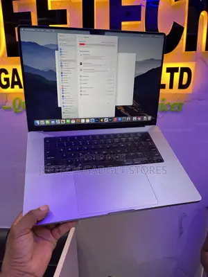 Laptop Apple MacBook Pro 2021 M1 16GB Apple M1 Pro SSD 512GB