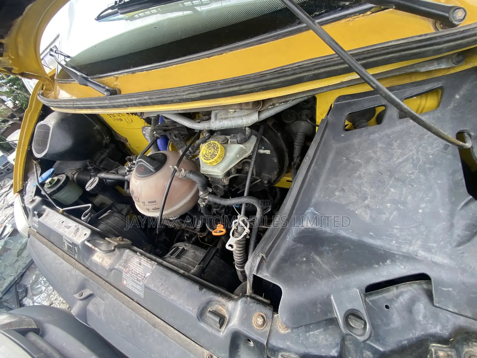 Volkswagen Transporter 2004 Yellow