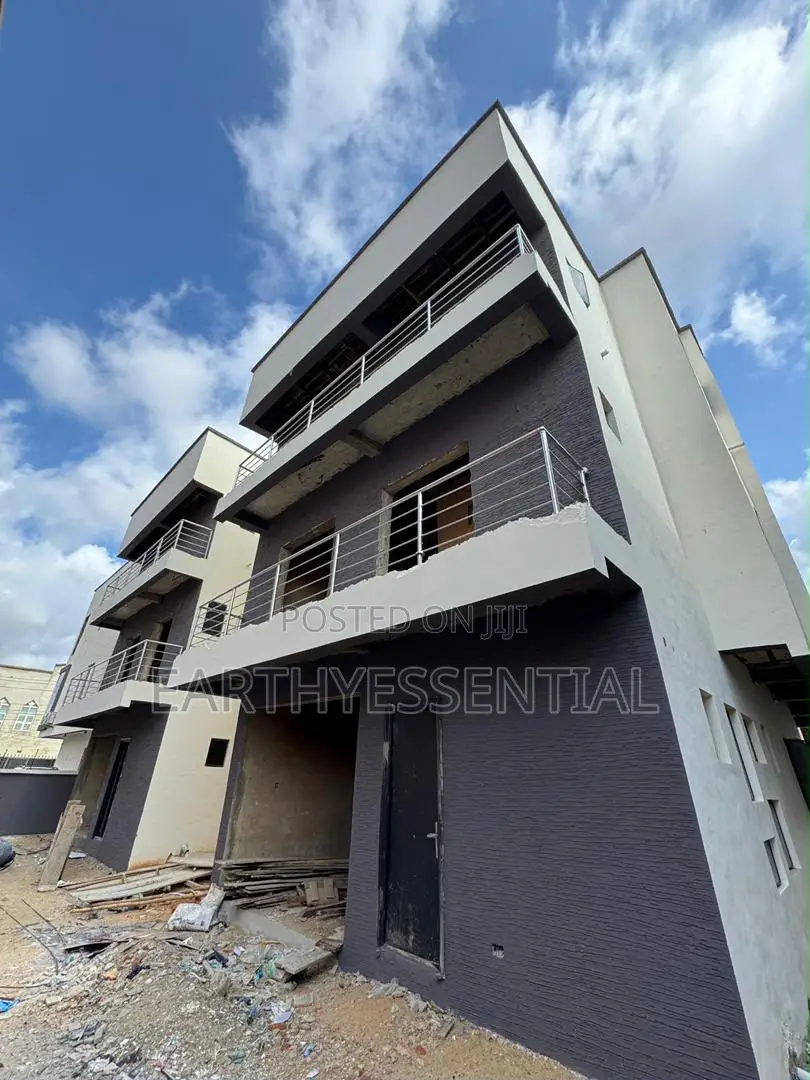 4 Bedroom Fully Detached Duplex