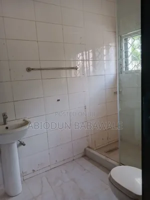 3bdrm Block of Flats in Wuse 2 Abuja for rent