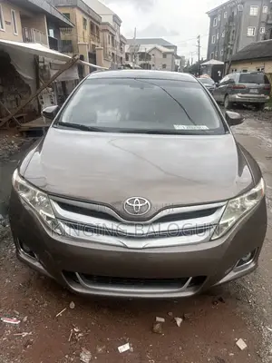 Toyota Venza LE 2014 Gold