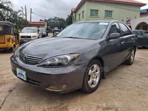 Toyota Camry LE 4dr Sedan (2.4L 4cyl 5A) 2005 Gray