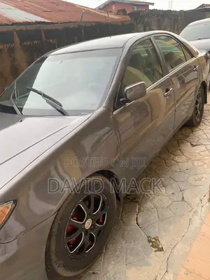 Toyota Camry LE 4dr Sedan (2.4L 4cyl 5A) 2005 Gray