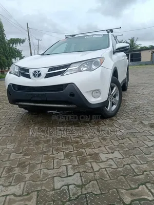 Toyota RAV4 XLE AWD (2.5L 4cyl 6A) 2016 White